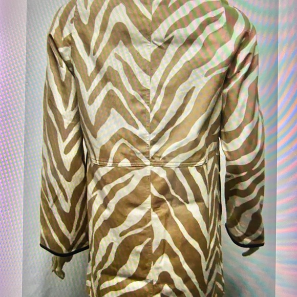 NWOT Isaac Mizrahi Tan Cream Animal Print Coat XS - Picture 3 of 4
